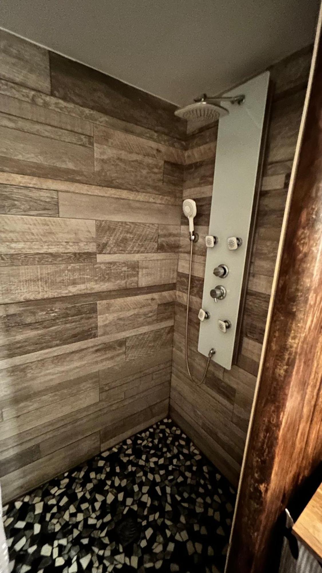 Le D'Tour Gourmand Bed & Breakfast Toulouse-le-Chateau Bagian luar foto